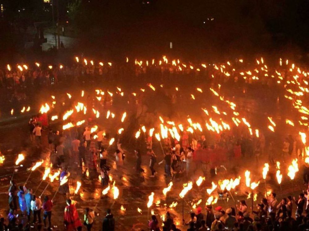 体验人:大理三月街火把节,火人,火舞,火气冲天的全城热恋!