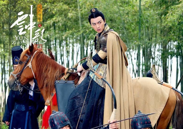 古装骑马男明星,陈浩民白面书生,陈晓霸气十足,然而最