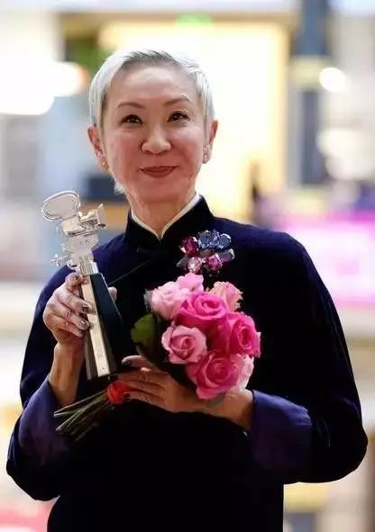 娱乐圈大姐大，对中国电影功不可没，67岁仍是华语第一女制片人