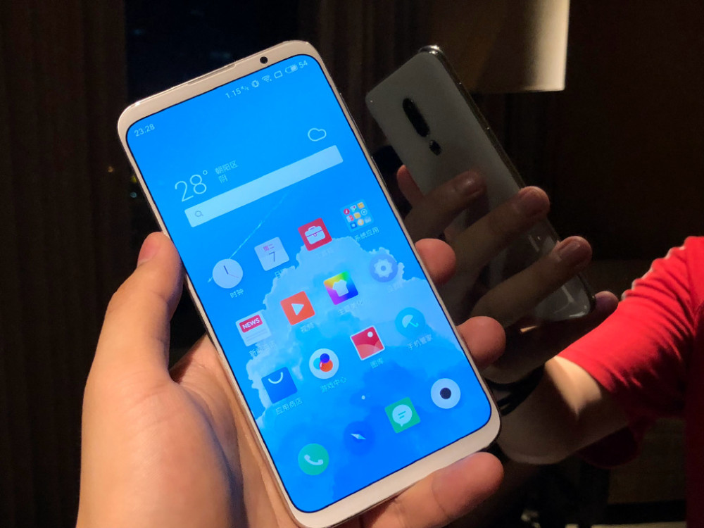 老罗偷笑 魅族吐槽2018年国产手机 清一色刘海