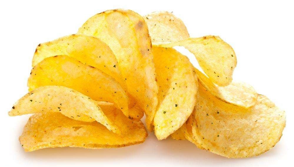 姑娘吃的这薯片是黑胡椒口味,吃一半鸡皮疙瘩