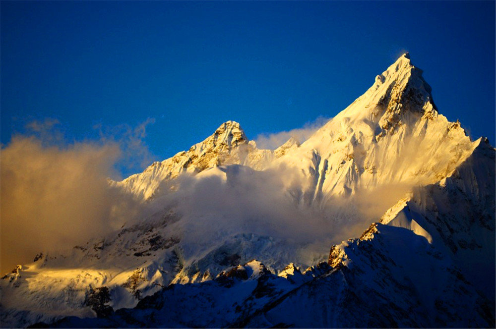 云南省最高的山峰:海拔高度为6740米,是青藏高原东南缘最高山!