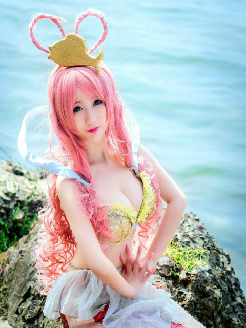 海贼王:网上那些超还原的海贼王cos,女帝白星超漂亮图