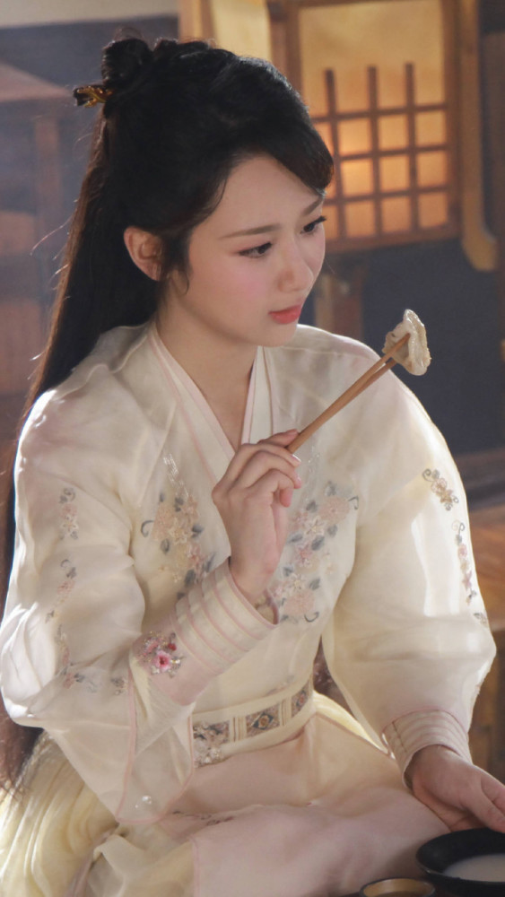 同样是卖萌扮可爱,杨紫和她比还是差了很多