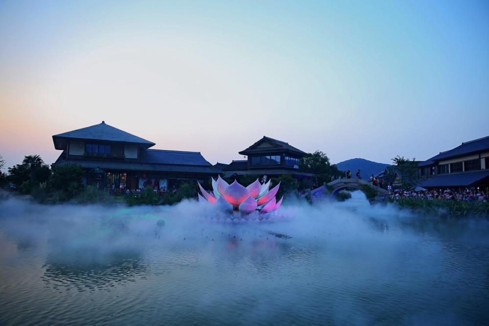 无锡的网红景点灵山小镇拈花湾,自带禅意,自带仙气.吸引众多游客打卡