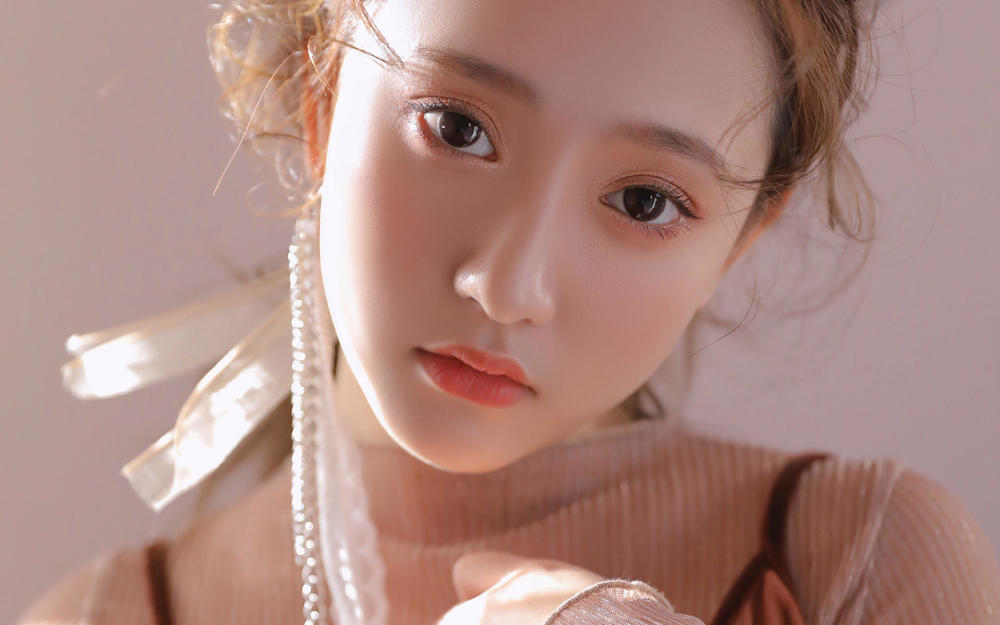 有美人痣的3大星座女,追她的人超级多,福气满满!