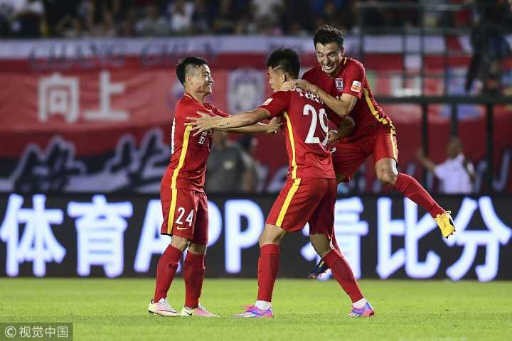 中超-亚泰3-2终结恒大四连胜 王寿挺伤退谭龙梅