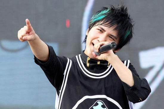 钱枫大方分享不用锻炼拥有腹肌的方法,网友:辛