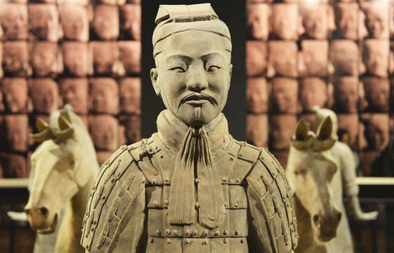 最适合女生的3个专业,工作很轻松,薪资待遇却