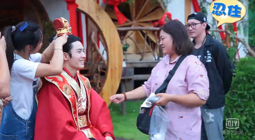 芸汐传:鞠婧祎:他绝对抱不动我,张哲瀚:再不亲就杀青了,网友:在一起吧