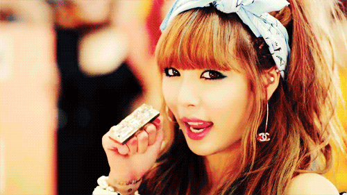 女星眨眼瞬间:图1恋爱的感觉,图2格外尴尬,最后一位有