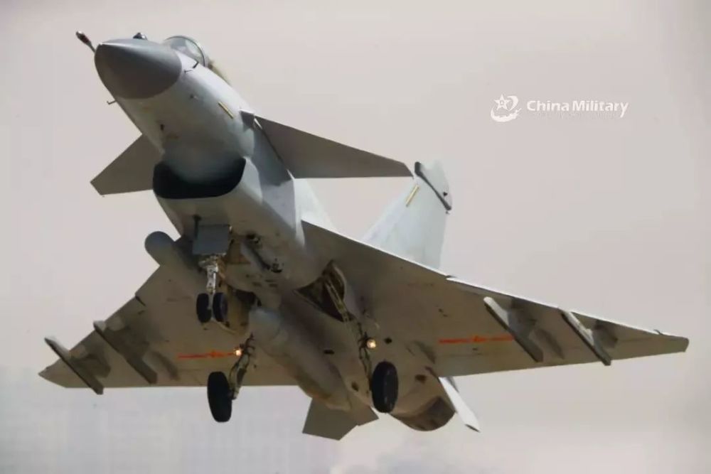 中国激光制导炮弹现身青藏高原,有一点还不完美