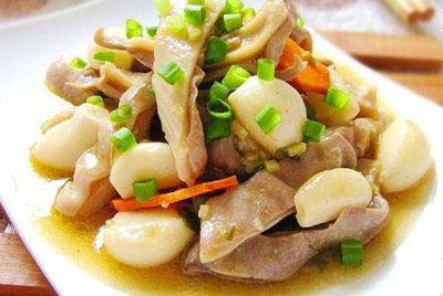 炒菜什么时候放蒜?不少人都做错,大蒜的作用都