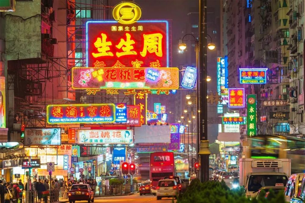 街头的霓虹灯,是时代与城市的脉搏