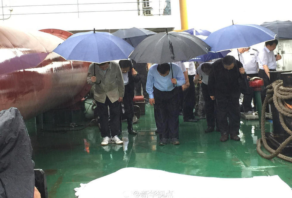 长江沉船救援现场九大动容瞬间_学生时代新闻