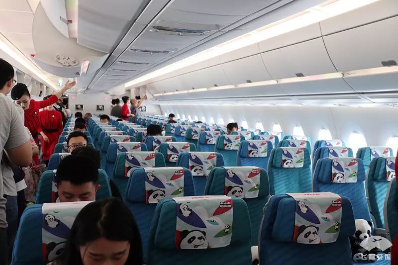 川航a350"熊猫"飞机首航 执飞3u8885 ctu-pek航班