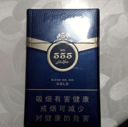 555香烟，口感不比国内的烟草差，很多人都爱抽的外国香烟