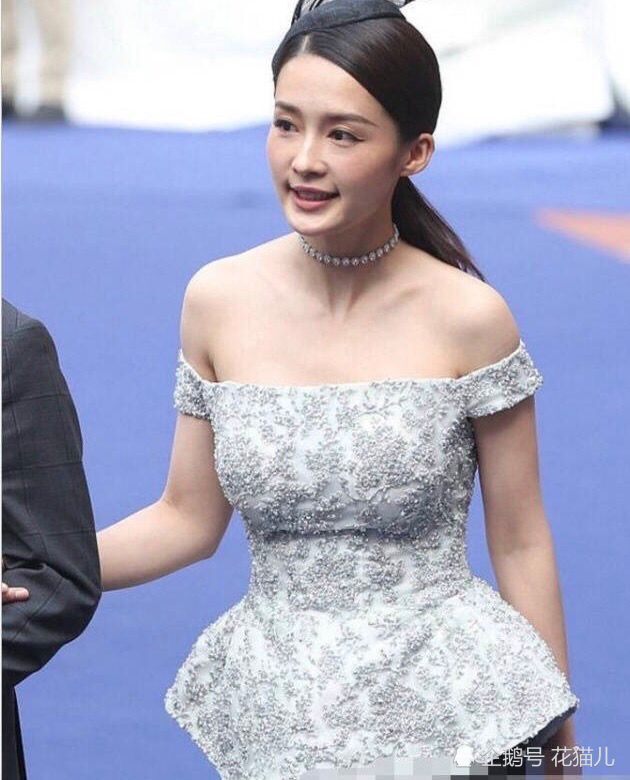 明星未ps照曝光,宋祖儿惊艳众人,李沁尽显老态,年龄果然是一道坎