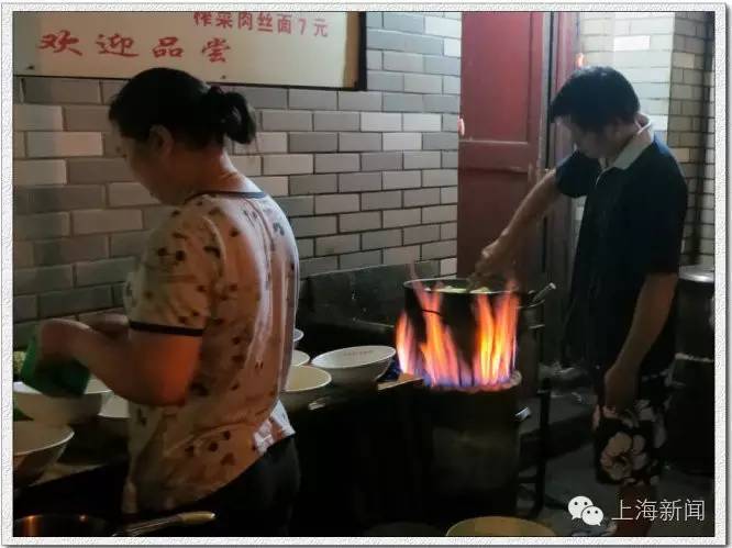 聚集上海人最爱的黑暗料理的这条街 马上就要拆了