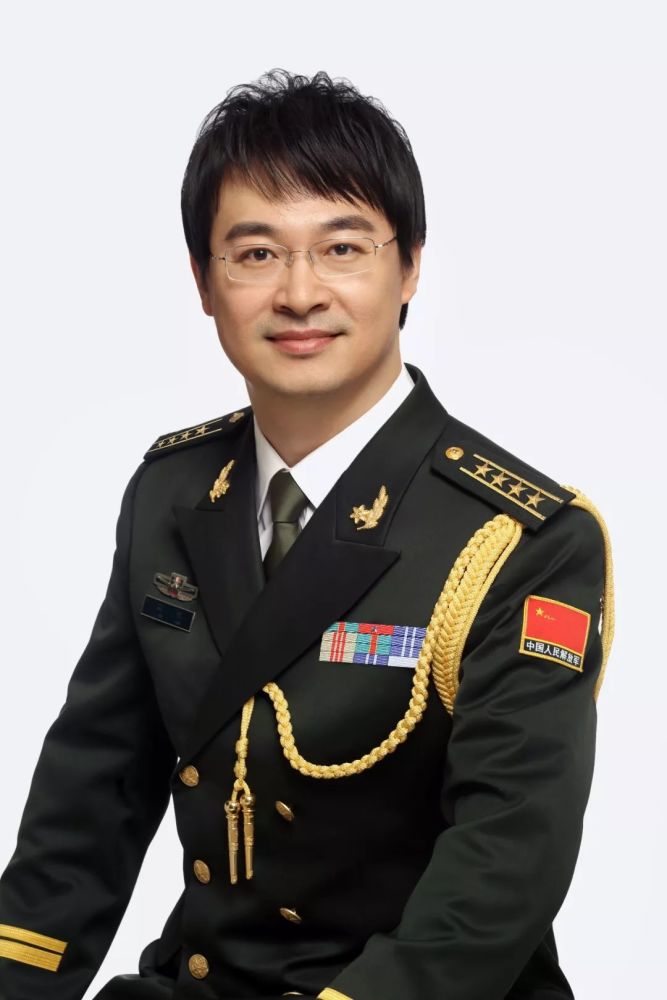 礼赞强国梦!解放军文工团合唱《奋进新时代》
