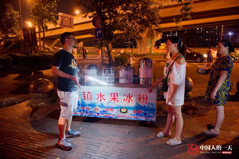 医生兼职教魔方 摆摊收徒300人_学生时代网触