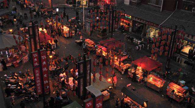 中国吃货果然牛 硬生生把日本红灯区变成美食街 看点快报