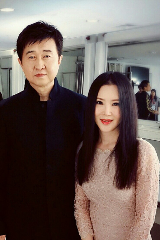 杨钰莹晒与付笛生妻子任静同框照,网友:一个整到认不出一个优雅到惊艳