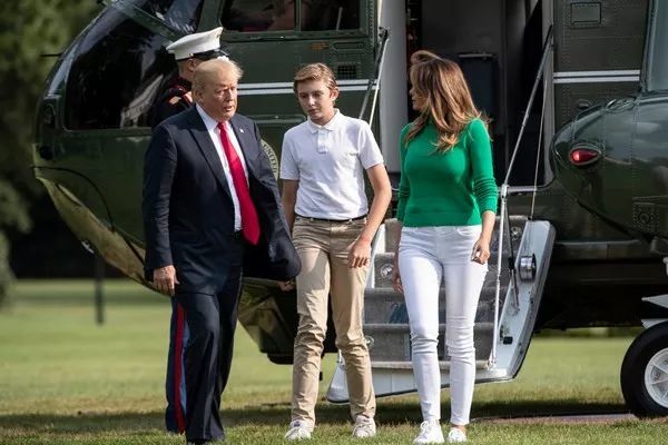 川普12岁的幼子拜伦(barron trump)越长越高了.