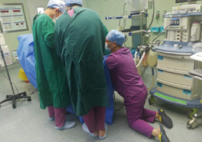 医生交接失误忘做手术,三个月后被迫补做,责任