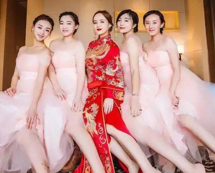 璎珞扮演者被曝伴娘照,灵动清丽像刘诗诗,但伴郎这个动作亮了!