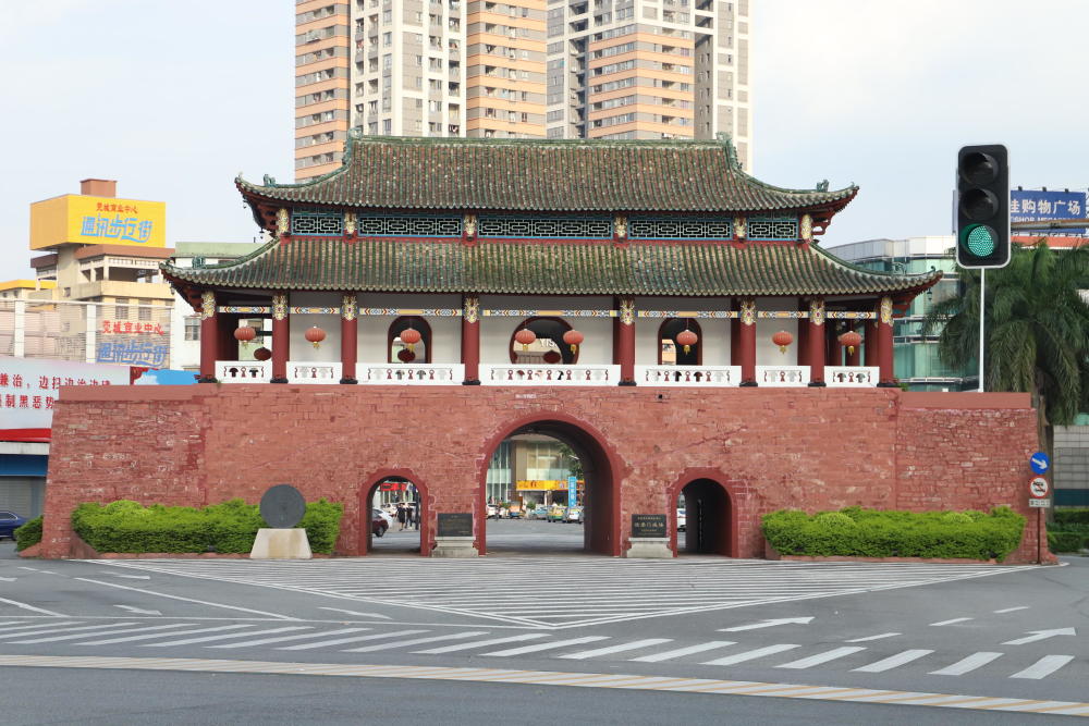 莞城西城楼又名迎恩城楼,是莞城标志性古建筑,始建于明朝洪武年间