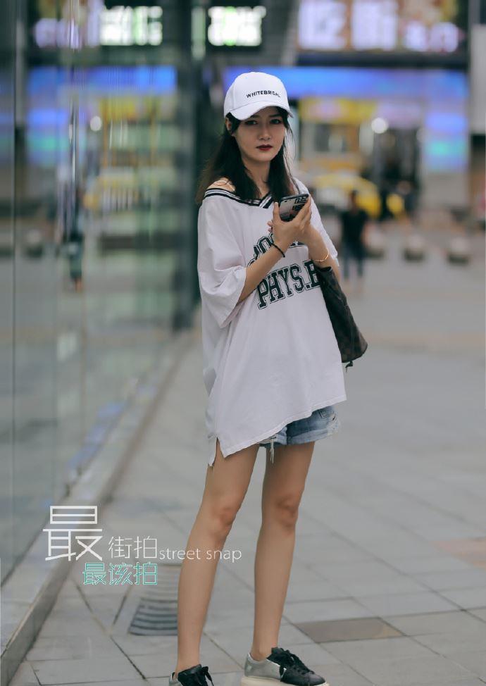 街拍佛山:颜值高,还会穿搭,简直就是倾国倾城!