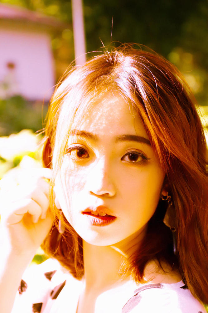 清新风,精致的脸蛋,灿烂的笑容,每一个眼神都是那么勾魂!