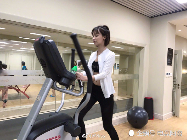 电竞女神miss又来吸粉了?晒完美身材健身照!网友:这么