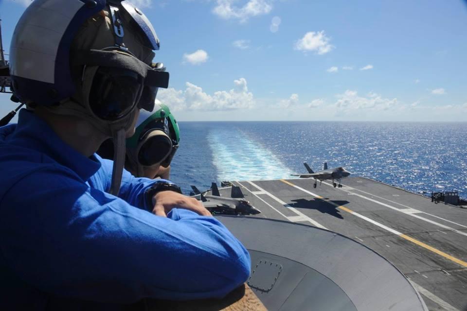 美隐身战机上航母 歼20上舰还远吗_学生时代网