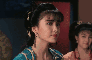 李若彤的小龙女 是在武侠世界中 将自己的绝代芳华 尽情展露 惊鸿一瞥
