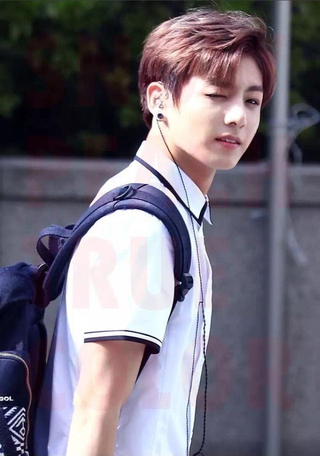 Bts防弹少年团 不一样的 黄金忙内 田征国 网友 是肌肉兔子 看点快报