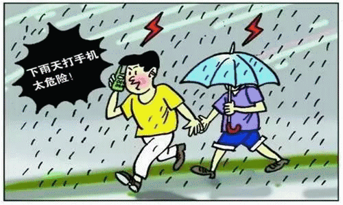 安防讲堂 | 雨季来袭,民警给您撑把