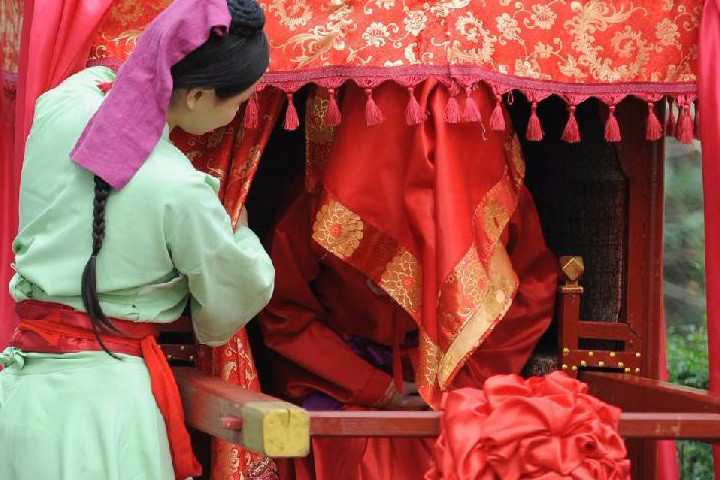 古代女子出嫁时,这三样物品必备,每一件都让人害羞