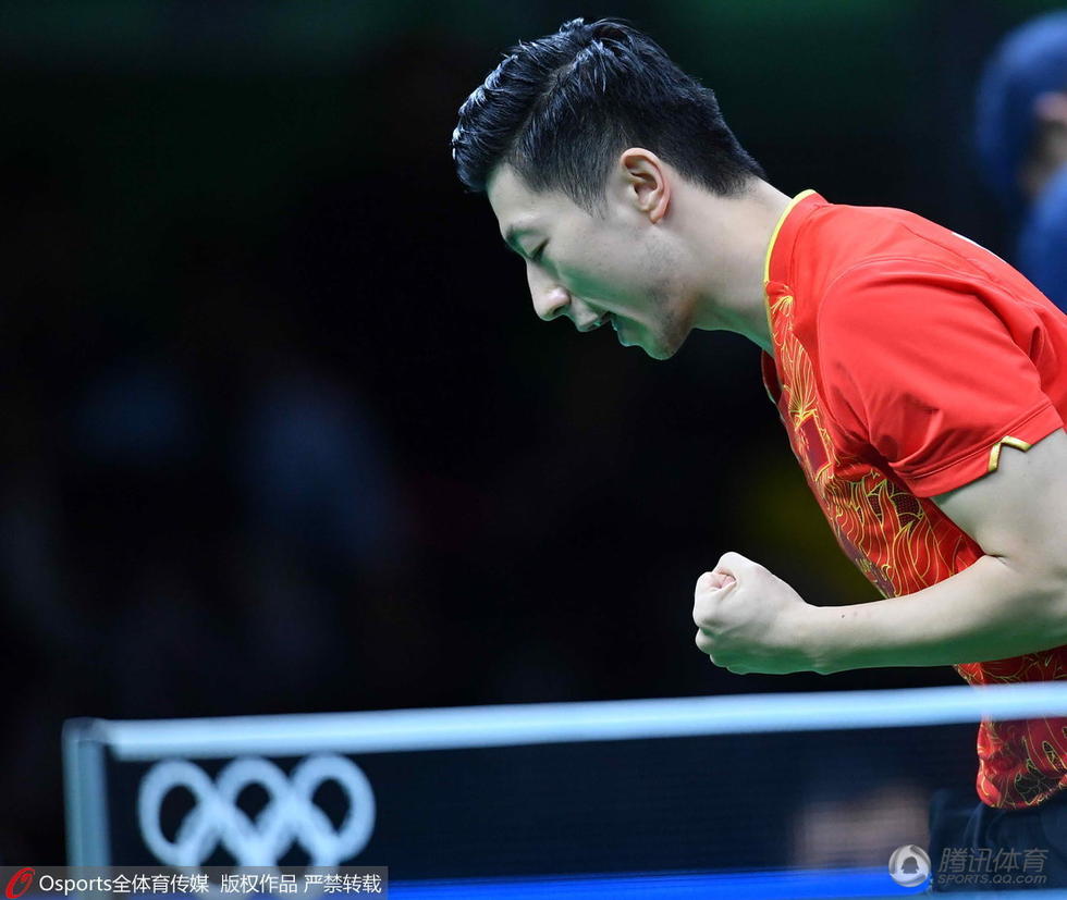 马龙赢球摊手霸气十足 双手指天庆祝_学生时代