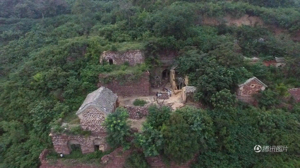 清代状元后代如今沦为乞丐 住破窑洞_学生时代