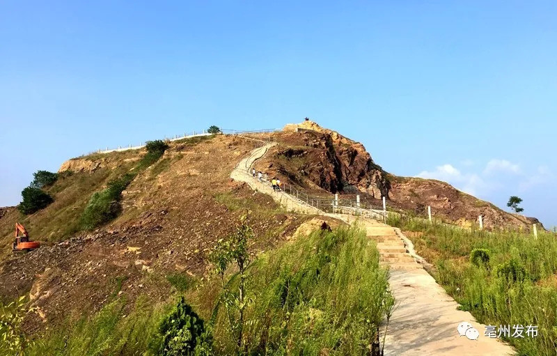 涡阳县龙山,位于县城东北二十五华里处,海拔105米.