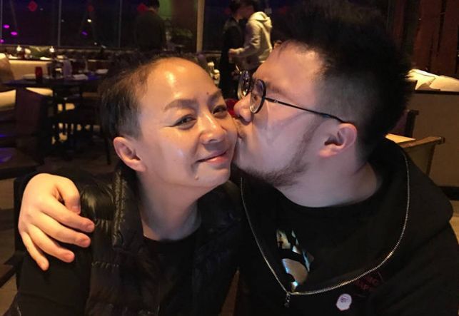 恭喜宋丹丹升级为奶奶了!前夫英达想认儿子当爷爷,你觉得能成功吗?