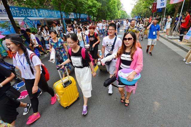 大一新生入学后,卖这些商品很赚钱,有的大学生5天赚两万