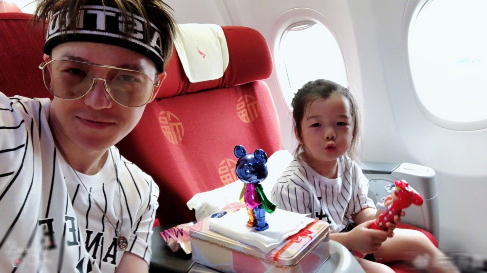 王栎鑫老婆管女儿叫“丑闺女”，网友们按捺不住，实力维护！