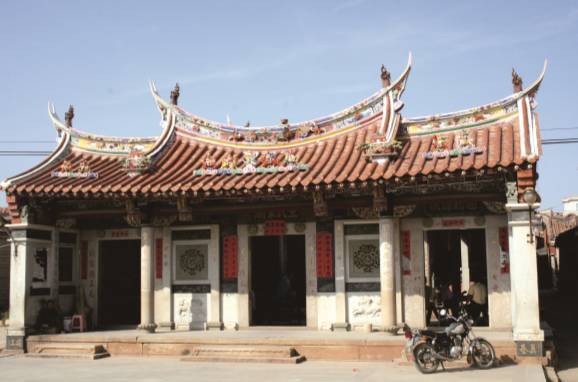 中舍王氏家庙坐落于晋江市东石镇张厝村,始建于大明隆庆年代(1567