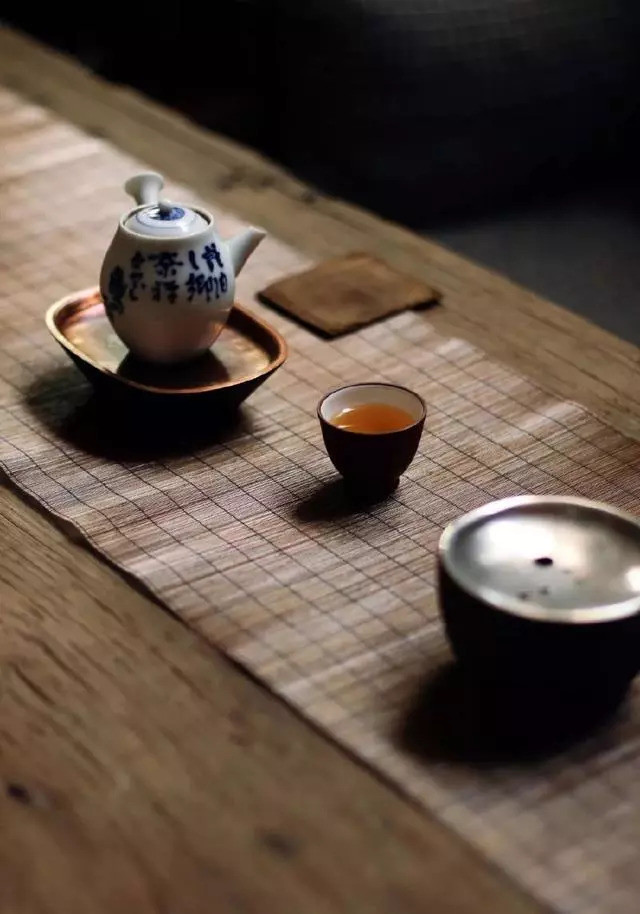 心静如止水,志刚如磐石,静默守星月之变,怀志付诸行日月乾坤之朗朗.