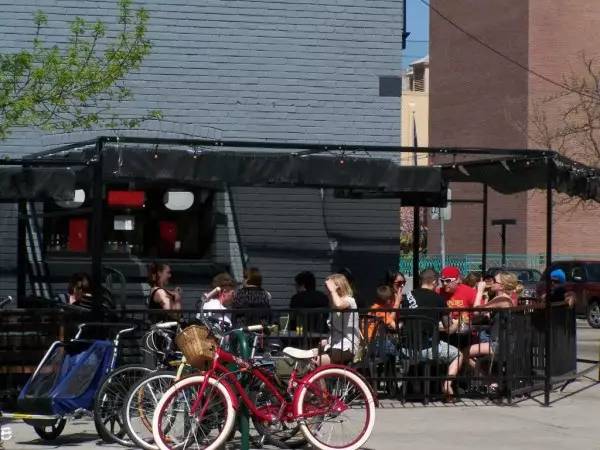 美国西部穷山沟的住宅生活,震惊到让人想哭_-