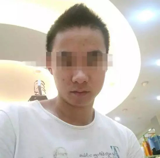 钟某将其带至偏僻处图谋不轨,林女士发现情况不对之后立即让司机停车