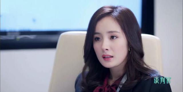 跟着杨幂学习夏日职场穿搭,优雅与干练两不误